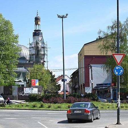 Elem Apartmani Skver Tuzla Buitenkant foto