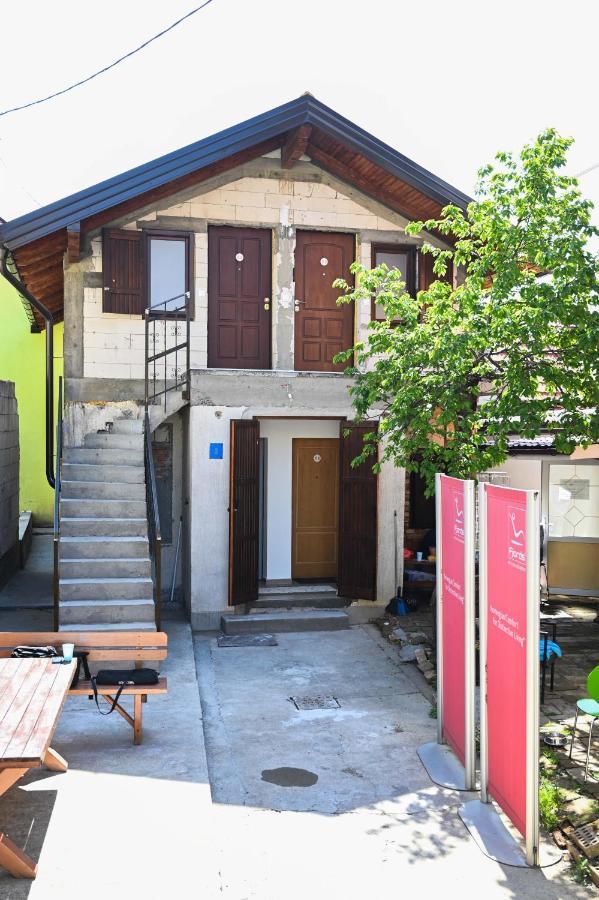 Elem Apartmani Skver Tuzla Buitenkant foto