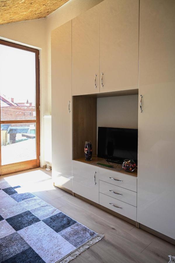 Elem Apartmani Skver Tuzla Buitenkant foto