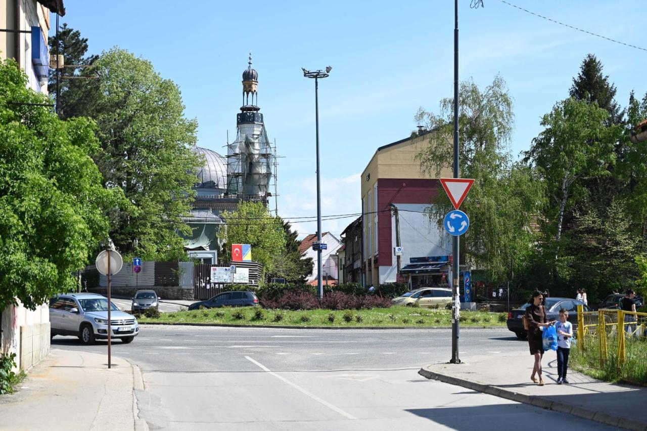 Elem Apartmani Skver Tuzla Buitenkant foto