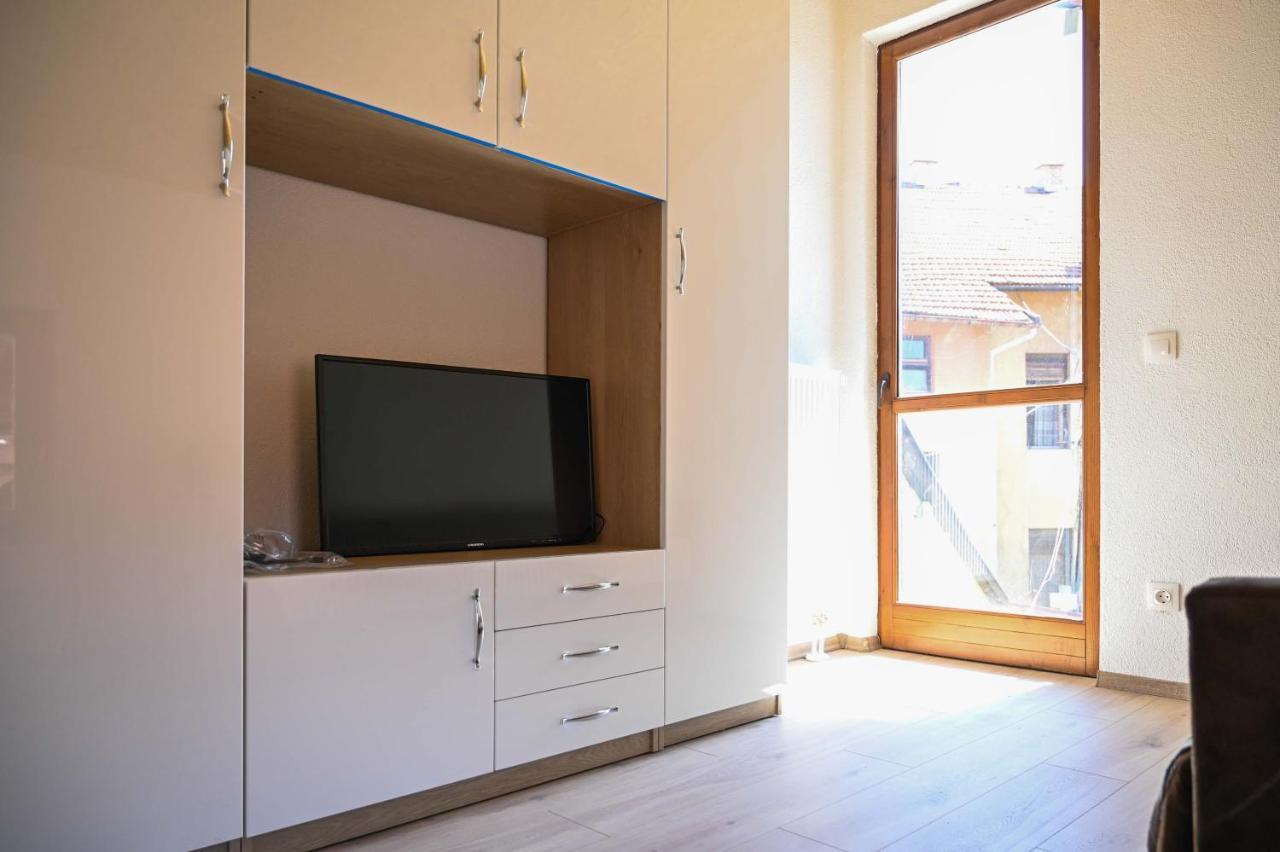 Elem Apartmani Skver Tuzla Buitenkant foto