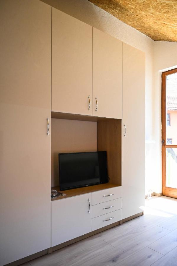 Elem Apartmani Skver Tuzla Buitenkant foto
