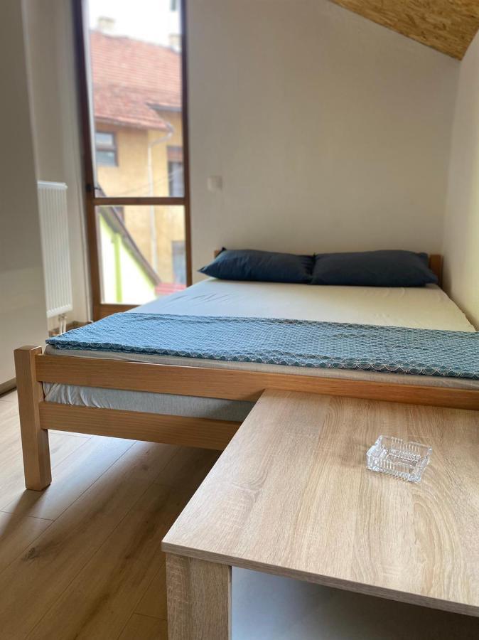 Elem Apartmani Skver Tuzla Buitenkant foto